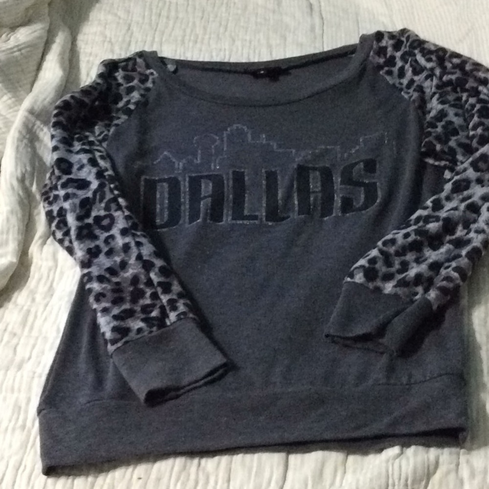 Long sleeve game day sweater.  W203